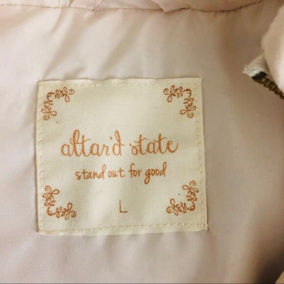 Altar’d State cream quilted puffer pocket vest - Picture 6 of 7